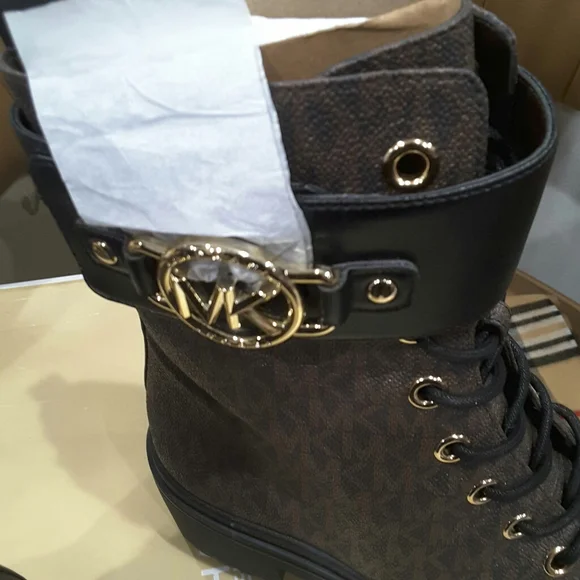 Michael kores Rorylug bootie